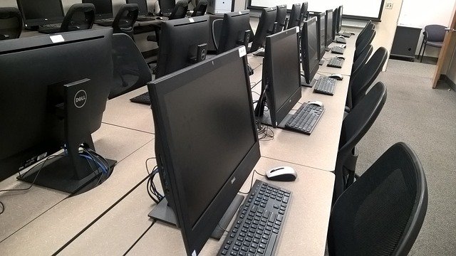 salle de classe informatique