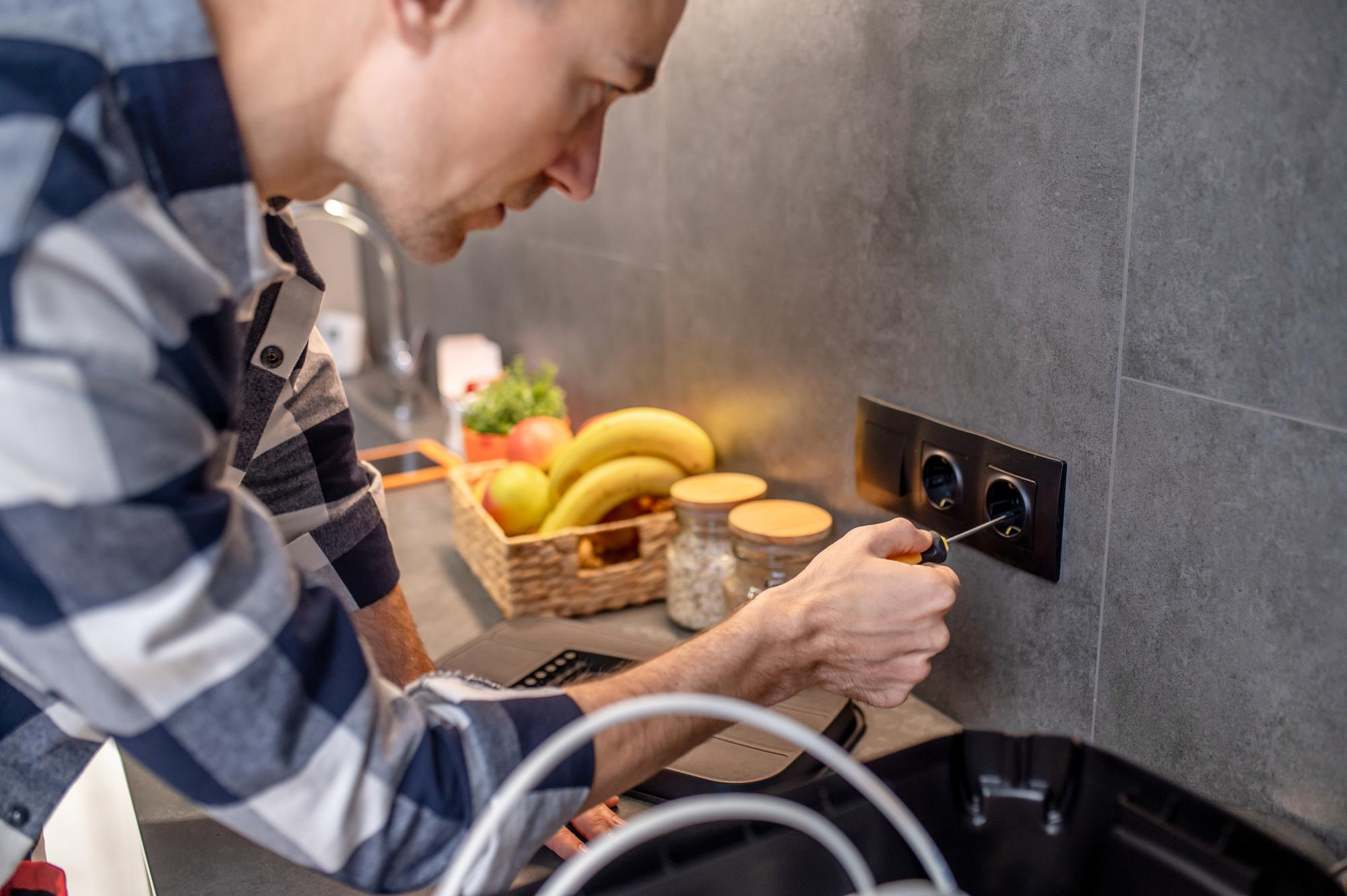 Cuisine : quelles sont les normes électriques à respecter