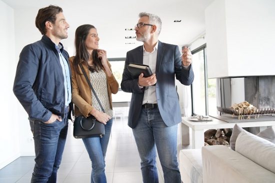 Les bonnes raisons de faire appel à un agent immobilier pour la vente de votre maison